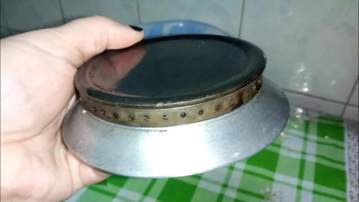 Domác trik, ako vyčistiť horáky BEZ drhnutia: Žiadna špina ani mastnota, žiaria ako nové!