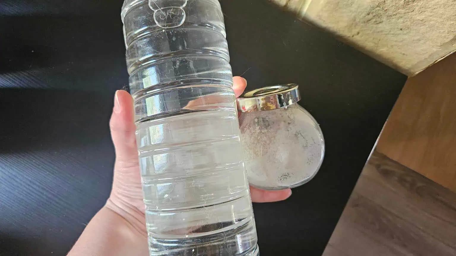 V octe rozpustite trochu soli a hneď rozotrite: Taký vysoký lesk ste ešte nevideli!