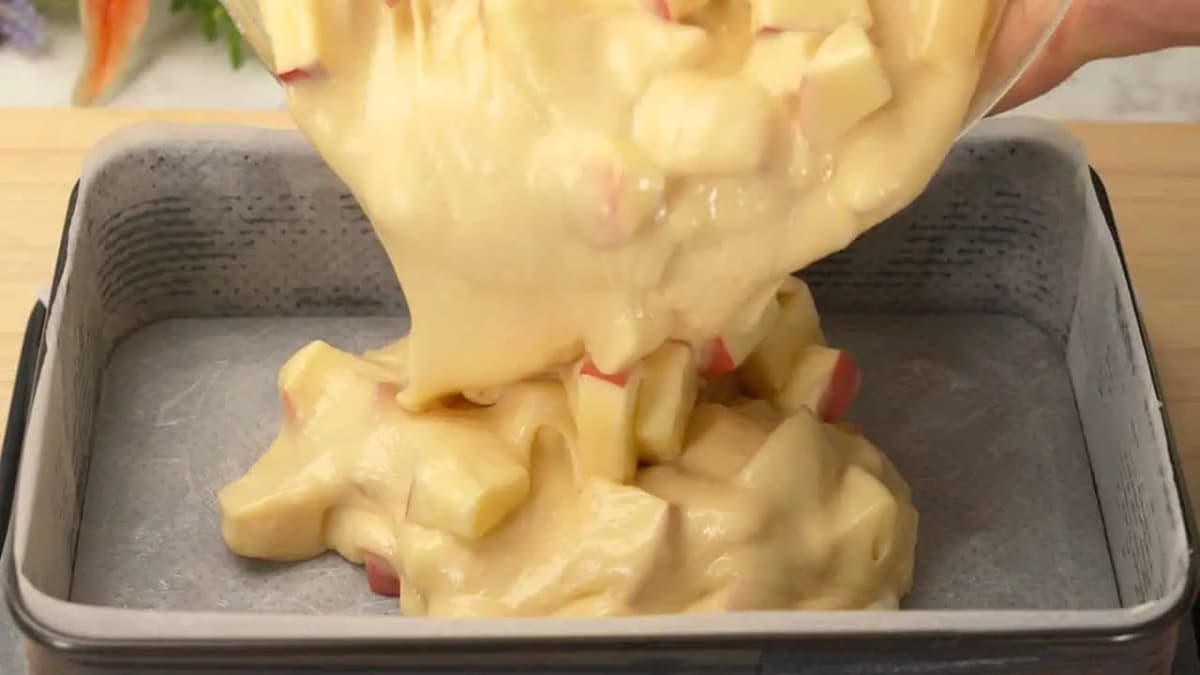JABLKOVÝ koláč, ktorý vás privedie do šialenstva: Tento recept hľadá každý. Jednoduchý a lahodný!