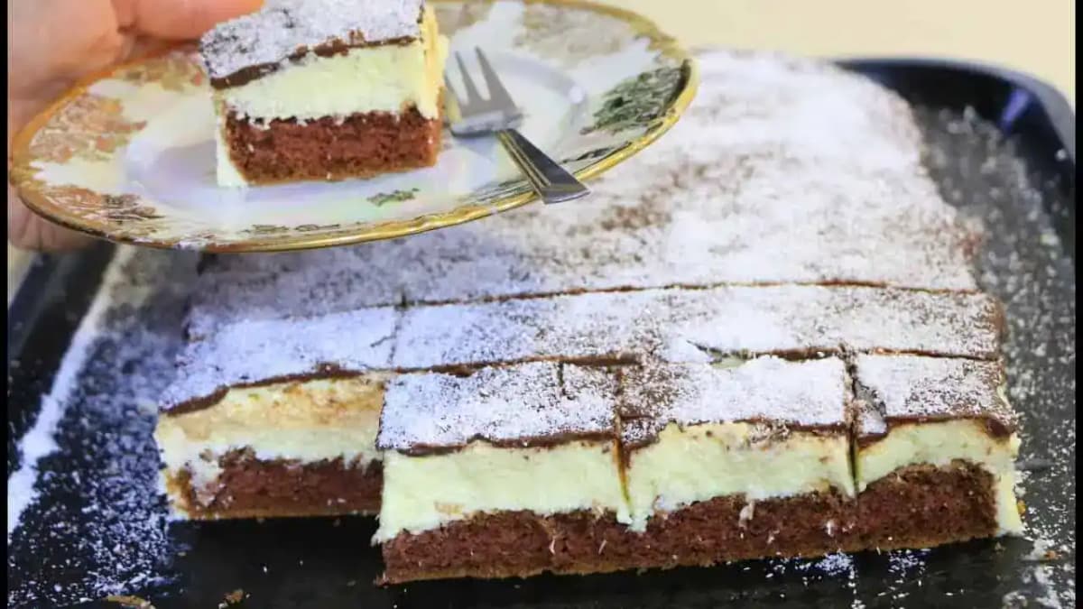 Jemný kokosový koláč s cestom ako bavlna, krémovou a jemnou náplňou: 5 minút a bol prázdny plech!