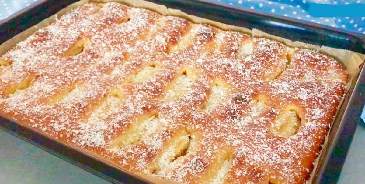 Jemný tvarohový koláč s jablkami: Extrémne lahodné spojenie šťavnatých jabĺk a tvarohového cesta!