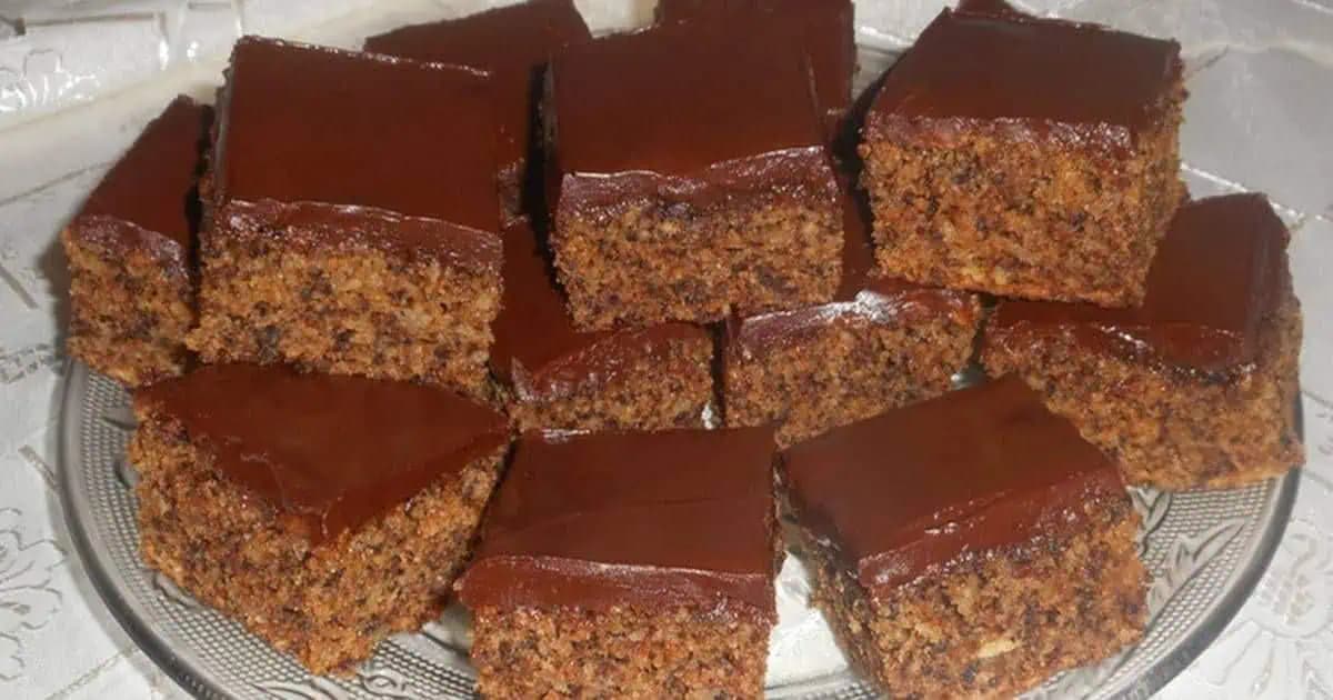 1 vajce a žiaden pridaný tuk: Šťavnatý jablkový koláč s vôňou kávy – vyčarujete ho takmer z ničoho!
