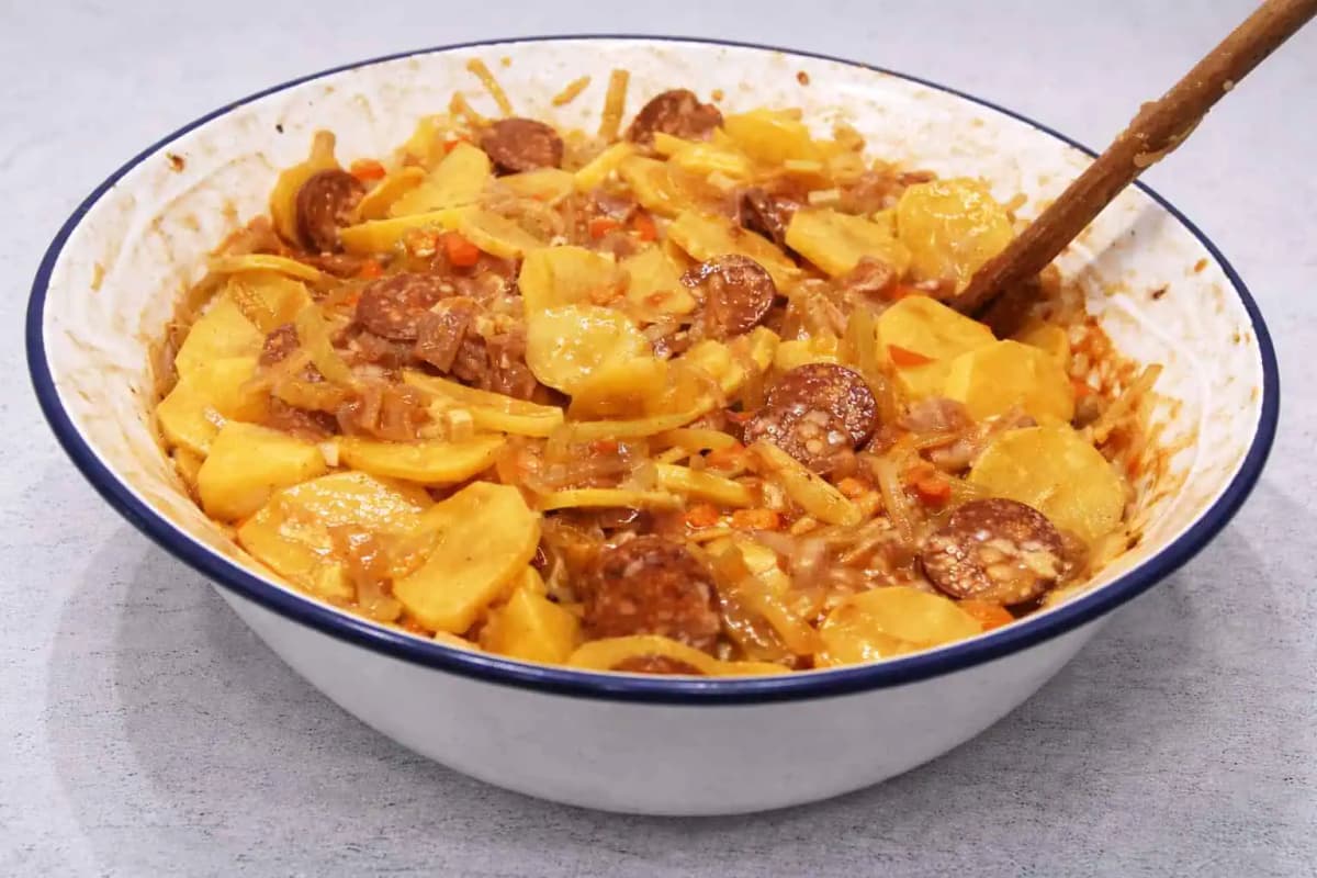 Toto je najlepšia živánska na plechu: Manžel vyhlásil, že to je lepšie ako nedeľné rezne – tá vôňa sa nedá ani opísať!