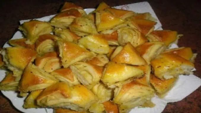 Babičkine cesnakové trojuholníčky: U nás robíme vždy z dvojitej dávky, pretože zo stola zmiznú behom chvíle!