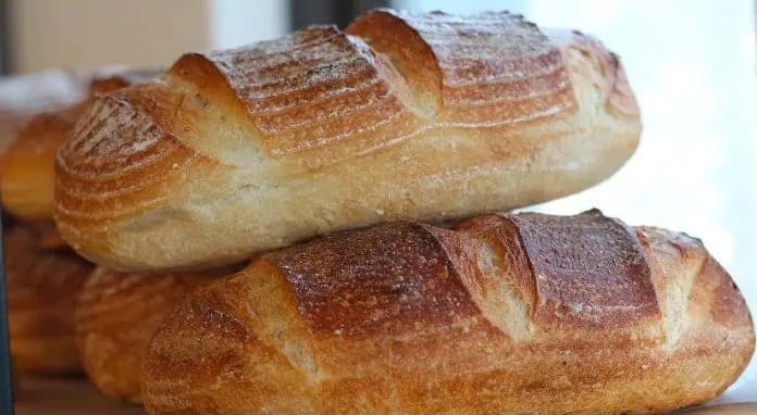 Chlieb už nemusíte kupovať: Najjednoduchší a NAJRÝCHLEJŠÍ recept na lahodný domáci chlieb!