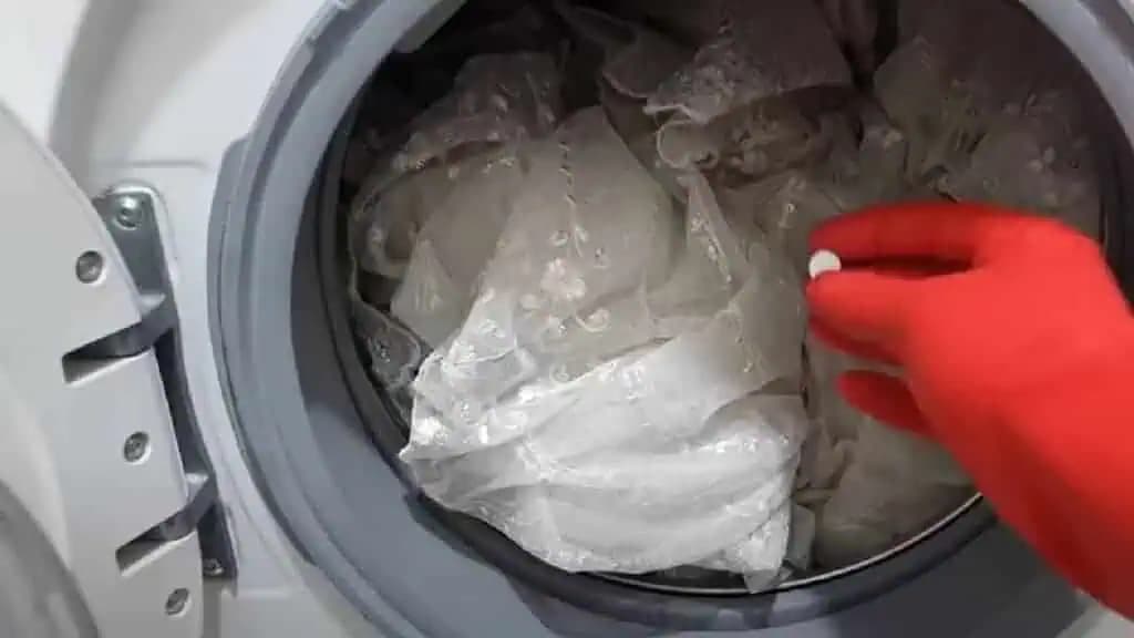 Bielenie zažltnutých záclon rýchlo a efektívne: Stačí poznať tento domáci TRIK!