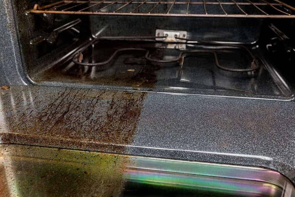 Vložte do rúry a počkajte 30 MINÚT: Po lepkavej špine a tuku nezostane ani stopa!