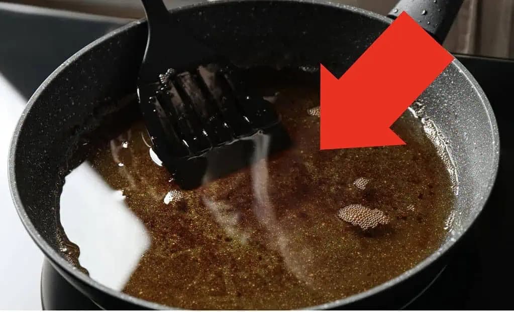 Moja babička NIKDY nevylievala olej po vyprážaní: Toto s ním robila už pred 50 rokmi a VYUŽIJE to každý!
