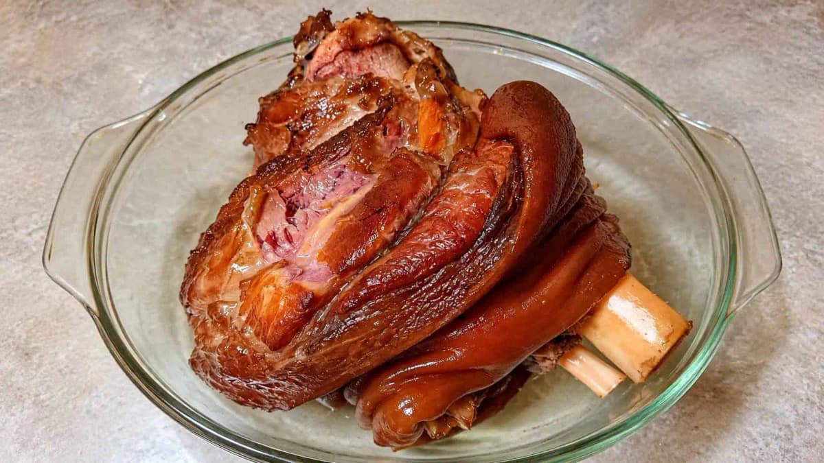 Zapečené bravčové údené koleno na pive a mede: Večera, za ktorú vás bude manžel nosiť na rukách!