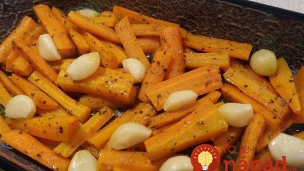 Nikdy by som nepovedala, že pečená mrkva môže chutiť lepšie ako hranolky: Stačí, ak ju dáte na plech s cesnakom a týmto korením!